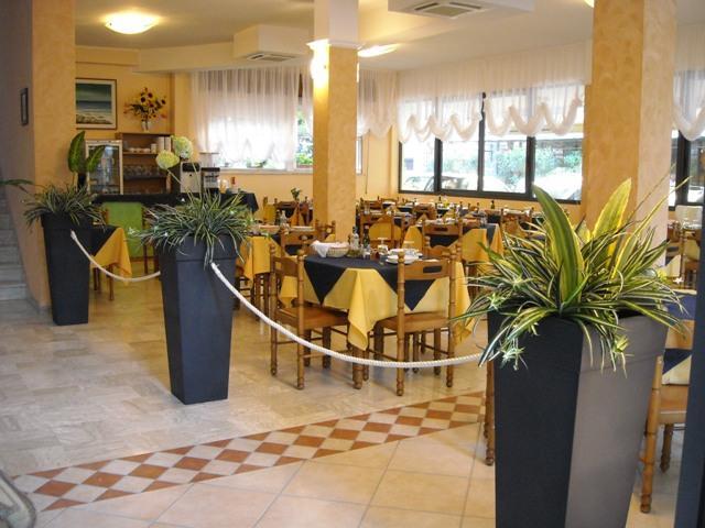 Albergo Santo Stefano Bellaria-Igea Marina Bagian luar foto